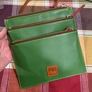 Dooney & Bourke Pebble Grain Triple ZIp EUC
